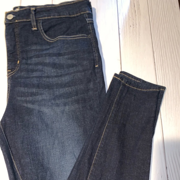 PREMIUM DENIM HP🎉LEVI’S Totally Shaping High Rise Skinny Jeans 14M NWT - Picture 2 of 16